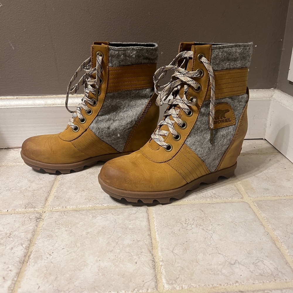 Sorel Women's Joan of Arctic Lexi Lace-Up Boots with Hidden Wedge
